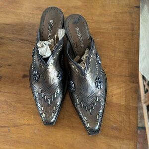 BCBG mules 7.5 B /37.5